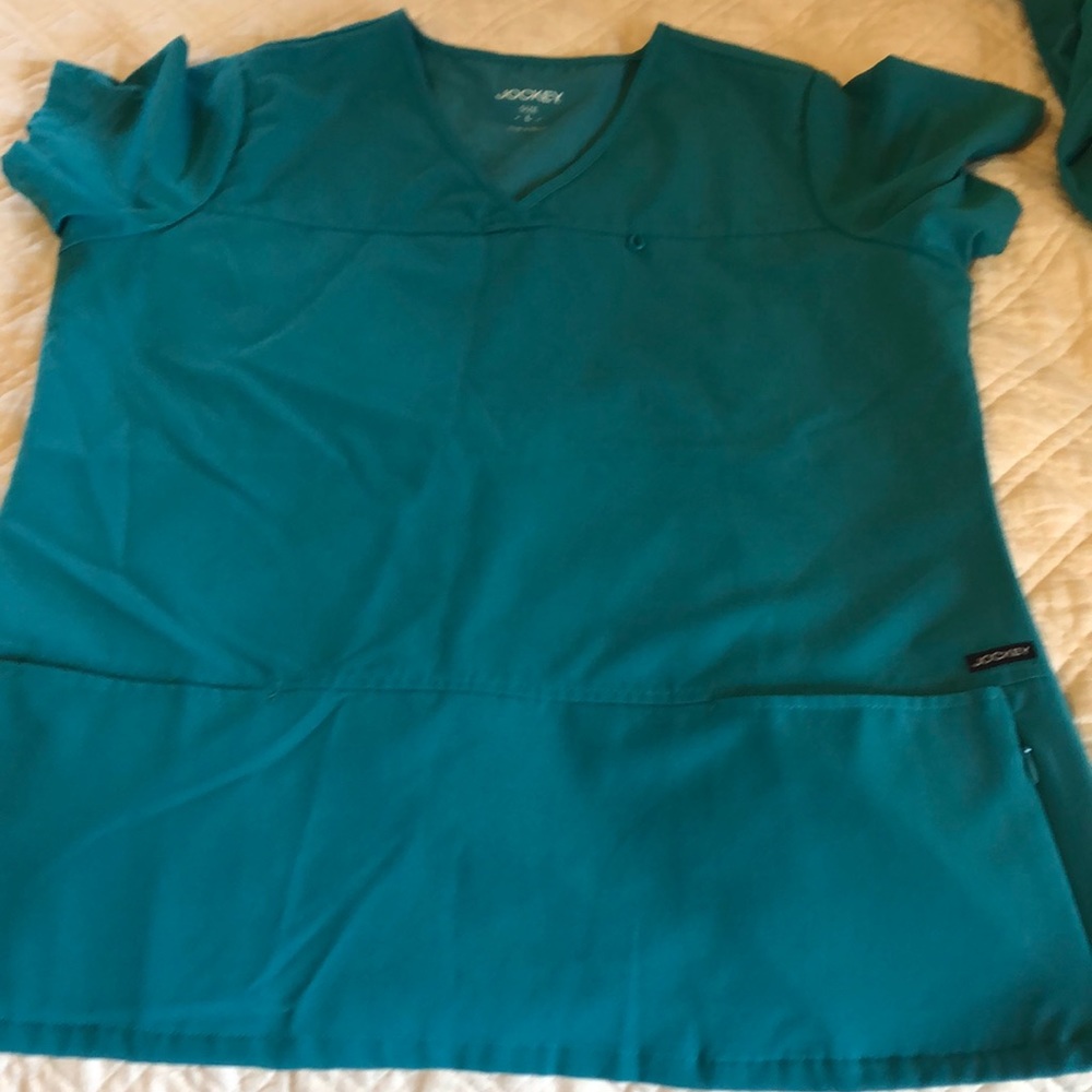Jockey scrub top
